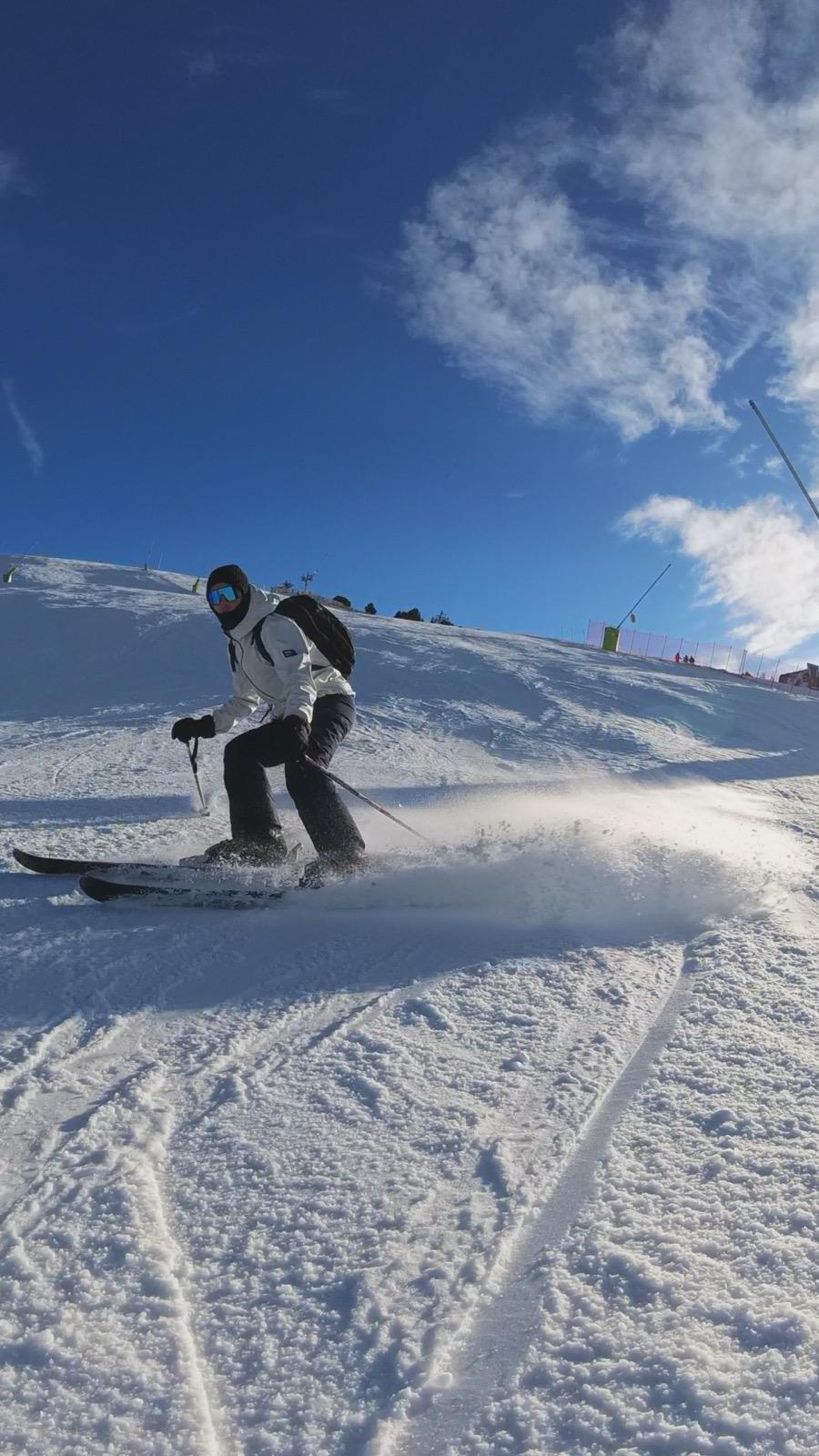 Actividad de esquí con Gecko Turismo Activo